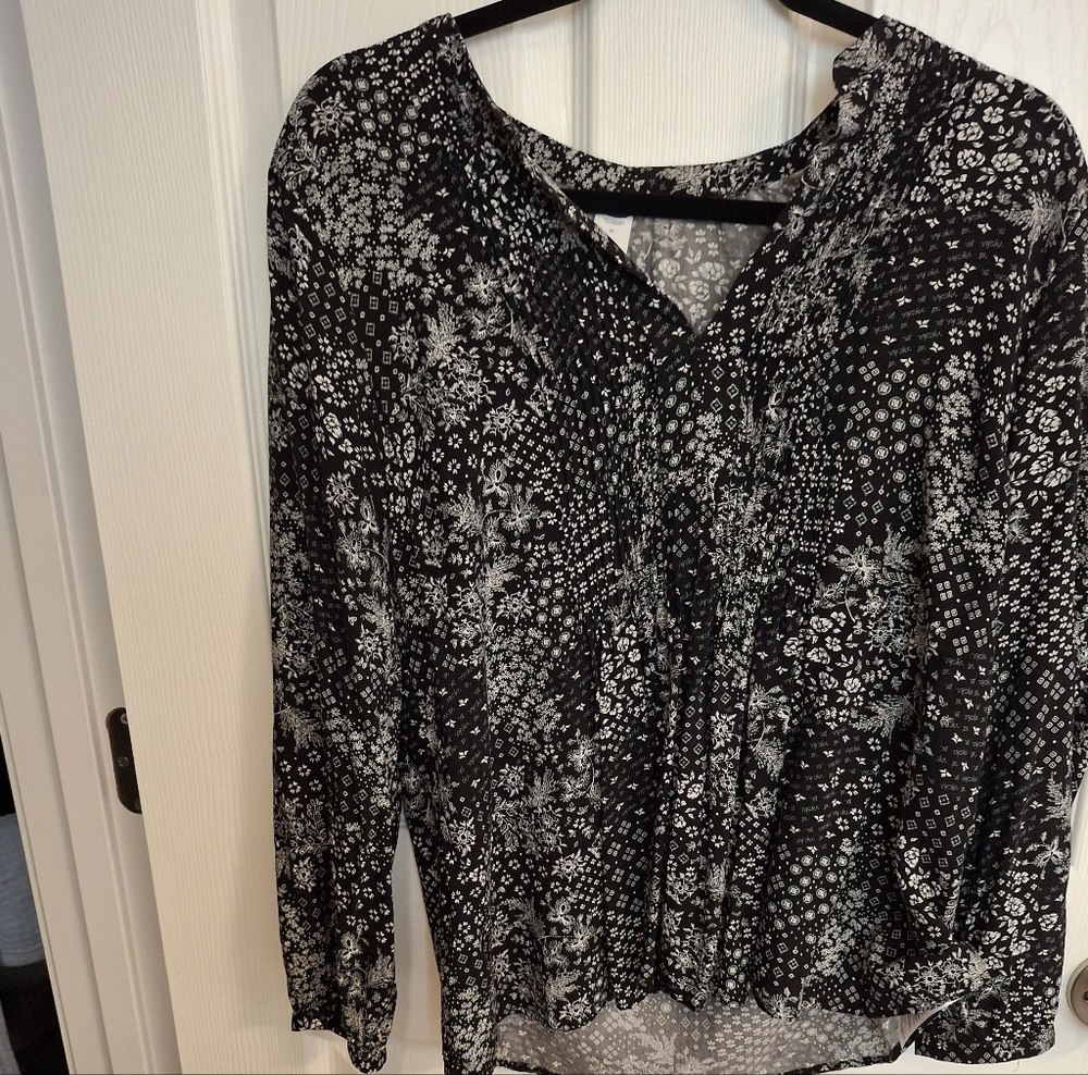 Old Navy V-neck Blouse